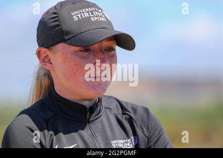 Troon, Regno Unito. 12 giugno 2021. LOUISE DUNCAN vince la R e UN Campionato Amatoriale femminile sponsorizzato dopo aver giocato la competizione su Barassie Links, Troon, Ayrshire. Louise Duncan, un membro del West Kilbride Golf Club ha battuto il suo avversario Johanna Lea Luoviksdottir dall'Islanda ( e 8 negli ultimi giorni di gioco. Credit: Findlay/Alamy Live News Foto Stock