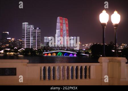 Suzhou, Cina. 30 maggio 2021. Vista della porta ad est da un ponte a Suzhou (Foto di Thibaud Mougin/SOPA Images/Sipa USA) Credit: Sipa USA/Alamy Live News Foto Stock