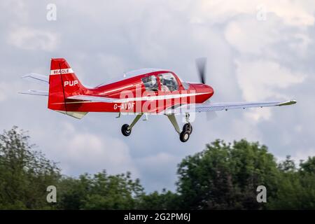 Beagle Pup Prototype (G-AVDF) aviotrasportato al Shuttleworth Flying Festival of Britain Airshow il 6 giugno 2021 Foto Stock