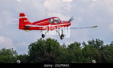 Beagle Pup Prototype (G-AVDF) aviotrasportato al Shuttleworth Flying Festival of Britain Airshow il 6 giugno 2021 Foto Stock