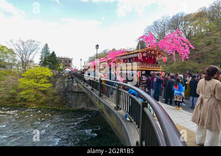 Nikko, Giappone - 16 aprile 2018 : la gente a Nikko festeggia il festival di Yayoi per accogliere la stagione primaverile. Un evento tradizionale che ha avuto inizio oltre 1,200 anni Foto Stock