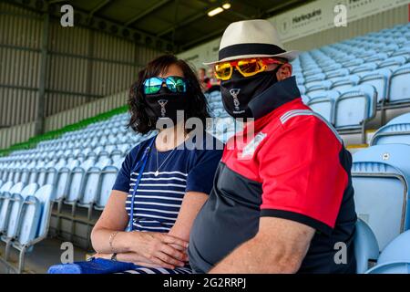 LONDRA, REGNO UNITO. 12 giugno 2021. I fan durante la Gallagher Premiership Rugby Match tra Harlequins e Newcastle Falcons al Twickenham Stoop Stadium sabato 12 giugno 2021. LONDRA, INGHILTERRA. Credit: Taka G Wu/Alamy Live News Foto Stock