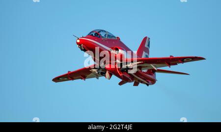 RNAS Cullrose, Helston, Cornwall, Regno Unito. 12 giugno 2021. Il team RAF Red Arrows Display di RNAS Cullrose per il G7 Summit Display Credit: Bob Sharples/Alamy Live News Foto Stock