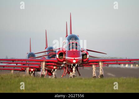 RNAS Cullrose, Helston, Cornwall, Regno Unito. 12 giugno 2021. Il team RAF Red Arrows Display di RNAS Cullrose per il G7 Summit Display Credit: Bob Sharples/Alamy Live News Foto Stock