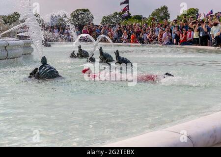 Detroit, Michigan, Stati Uniti. 12 giugno 2021. MARCUS ERICSSON (8) di Kumla, Svezia vince il Chevrolet Detroit Grand Prix alla Belle Isle di Detroit, Michigan. Credit: Brandon carter Grindstone Media/ASP/ZUMA Wire/Alamy Live News Foto Stock