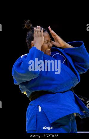 Budapest, Ungheria. 12 giugno 2021. Brasile Beatriz Souza in blu donne 78 kg bronzo finale 2021 Campionato Mondiale Judo alla Budapest Sports Arena di Budapest, Ungheria il 12 giugno 2021. Credit: Enrico Calderoni/AFLO SPORT/Alamy Live News Credit: AFLO Co. Ltd./Alamy Live News Foto Stock