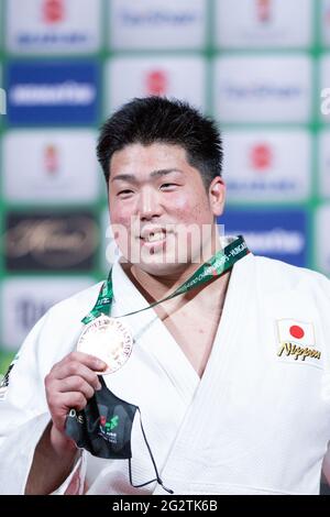 Budapest, Ungheria. 12 giugno 2021. Giappone Kokoro Kageura durante la cerimonia di premiazione uomini 100 kg 2021 Campionato Mondiale Judo alla Budapest Sports Arena di Budapest, Ungheria, il 12 giugno 2021. Credit: Enrico Calderoni/AFLO SPORT/Alamy Live News Credit: AFLO Co. Ltd./Alamy Live News Foto Stock