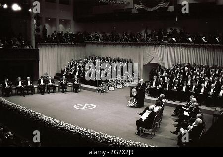STOCKHOM  SVEZIA   10 dicembre 1985 S.M. il re Carl Gustaf e Queem Silvia di Svezia e il principe Bertil e la principessa lilian di Halland e tutti de Foto Stock