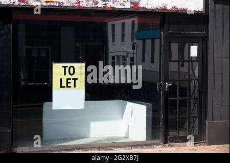 Fai acquisti per lasciare firmare a causa di un'attività chiusa Foto Stock