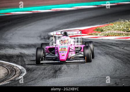 Oschersleben, Germania, 26 aprile 2019: Joshua Durksen, pilota di corse del Paraguay, guida una monoposto ADAC Berlin-Brandenburg e.V. Foto Stock