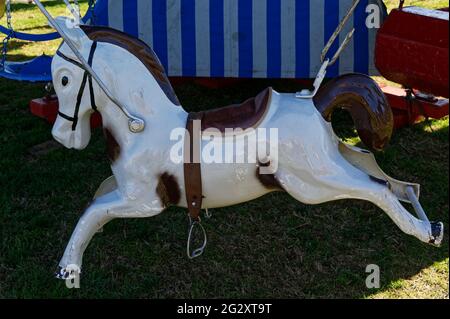 Un'attrazione fiera, il cavallo allegro-go-round Foto Stock