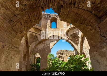 Resti dell antica chiesa albanese Kilwar nel villaggio Gilavar, costruito nel XVII secolo Foto Stock