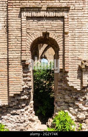 Resti dell antica chiesa albanese Kilwar nel villaggio Gilavar, costruito nel XVII secolo Foto Stock