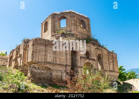 Resti dell antica chiesa albanese Kilwar nel villaggio Gilavar, costruito nel XVII secolo Foto Stock