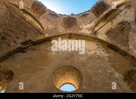 Resti dell antica chiesa albanese Kilwar nel villaggio Gilavar, costruito nel XVII secolo Foto Stock