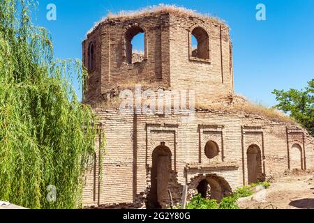 Resti dell antica chiesa albanese Kilwar nel villaggio Gilavar, costruito nel XVII secolo Foto Stock