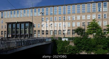 Colonia, Germania - 11 giugno 2021: Edificio principale dell'università di colonia Foto Stock