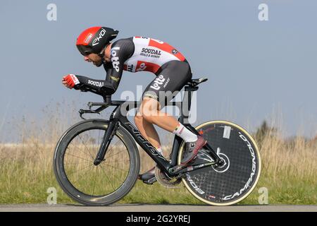 Il pilota belga Thomas de gendt (Team Lotto Soudal) visto in azione durante la prova individuale. Ha terminato la 27° tappa, 0'31' dietro il vincitore. Ha concluso il 66° posto nella classifica finale. La 79a gara ciclistica Parigi-Nizza 2021 si è svolta dal 07 al 14 marzo 2021. La terza tappa consisteva in una prova individuale a tempo intorno alla città di Gien di 14.4 km e si è tenuta il 09 marzo 2021. Il vincitore della tappa è lo svizzero Stefan Bisegger del team EF Nippo. Il vincitore assoluto della gara è Maximilian Schachmann (team Bora-Hansgrohe). (Foto di Laurent Coust/SOPA Images/Sipa Foto Stock