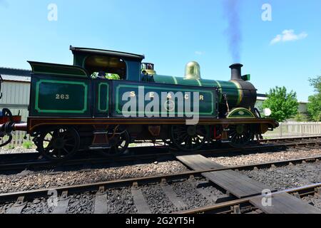 Una locomotiva di classe H che corre sulla ferrovia Bluebel Foto Stock
