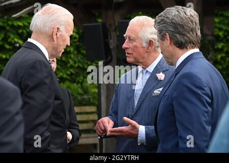 Newquay, Regno Unito. 13 giugno 2021. Il principe Charles parla con il presidente degli Stati Uniti Joe Biden durante un ricevimento e una cena ospitati dal progetto Eden il 11 giugno 2021, in Cornovaglia, Regno Unito. Il primo ministro Johnson presiede il vertice del G7 che si svolge a Carbis Bay, in Cornovaglia. Photo by Karwai Tang/G7 Cornwall 2021/UPI Credit: UPI/Alamy Live News Foto Stock