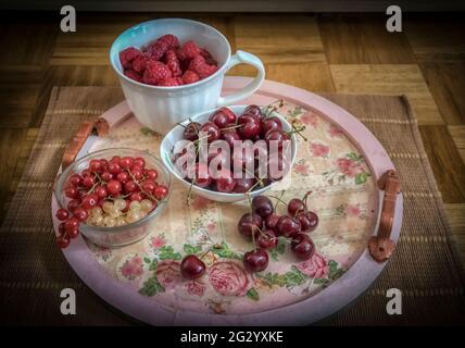 A colorful setup of red summer fruits Foto Stock