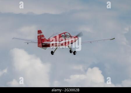 Beagle Pup Prototype (G-AVDF) aviotrasportato al Shuttleworth Flying Festival of Britain Airshow il 6 giugno 2021 Foto Stock