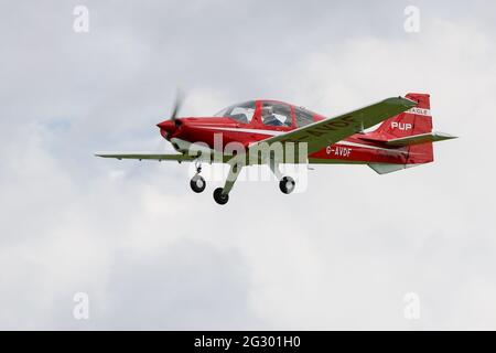 Beagle Pup Prototype (G-AVDF) aviotrasportato al Shuttleworth Flying Festival of Britain Airshow il 6 giugno 2021 Foto Stock