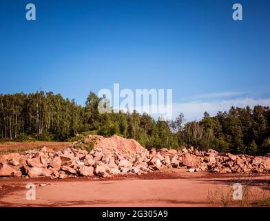 Vista di una cava con roccia porfirica di Rochlitz Foto Stock