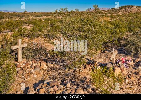 Tombe a vecchio cimitero, TX-170 autostrada 10 m N della città di Presidio, Big Bend Country, Texas, Stati Uniti Foto Stock