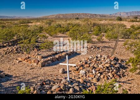 Tombe a vecchio cimitero, TX-170 autostrada 10 m N della città di Presidio, Big Bend Country, Texas, Stati Uniti Foto Stock