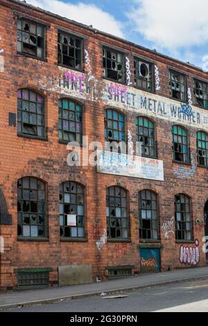 Vecchio edificio di fabbrica abbandonato, Digbeth, Birmingham, Regno Unito 2021 Foto Stock