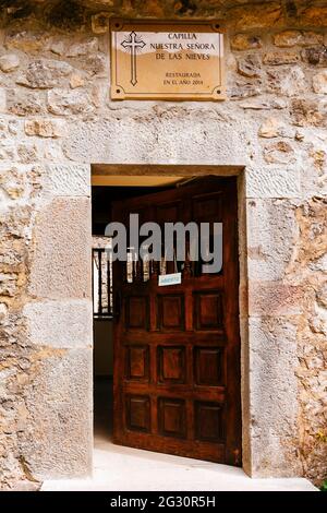 Cappella della Vergine delle Nevi - Capilla Virgen de las Nieves. Bulnes de Abajo, la Villa, nel Parco Nazionale dei Picos de Europa. Bulnes, Cabrales, A. Foto Stock