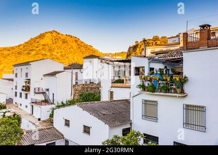 Almedinilla è un comune spagnolo situato all'estremità orientale della regione della Subbética Cordobesa nella provincia di Córdoba, in Andalusia. Almedinilla, Foto Stock