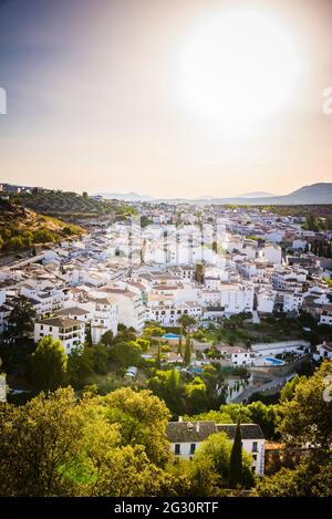 Almedinilla è un comune spagnolo situato all'estremità orientale della regione della Subbética Cordobesa nella provincia di Córdoba, in Andalusia. Almedinilla, Foto Stock