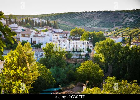 Almedinilla è un comune spagnolo situato all'estremità orientale della regione della Subbética Cordobesa nella provincia di Córdoba, in Andalusia. Almedinilla, Foto Stock