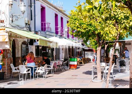 María Barabino nel centro storico di Torremolinos. Bar e terrazze. Torremolinos, Málaga, Costa de Sol, Andalusia, Spagna, Europa Foto Stock