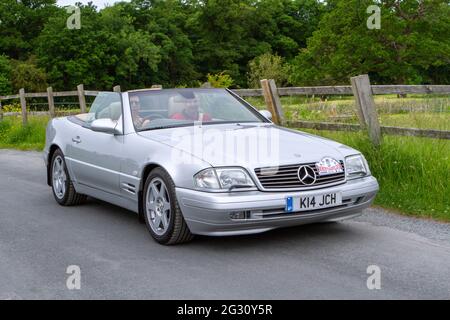 2000 Mercedes Benz S1320 Auto Silver 3198cc Roadster al 58th Annual Manchester Blackpool Vintage & Classic Car Run l'evento è un ‘Touring Assembly’ Foto Stock