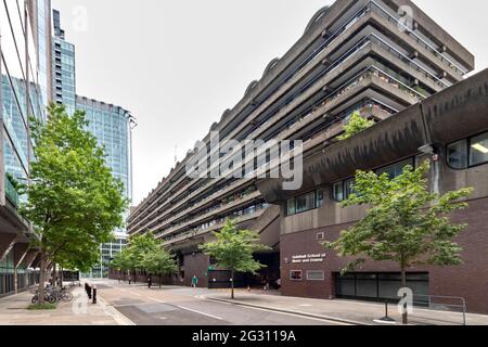 LONDRA INGHILTERRA INGRESSO ALLA SCUOLA DI MUSICA E DRAMMA GUILDHALL BARBICAN CENTRO SILK STREET CITTÀ DI LONDRA Foto Stock