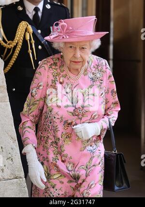 La regina Elisabetta II incontra il presidente americano Joe Biden e First Lady Jill Biden al castello di Windsor nel Berkshire. Data immagine: Domenica 13 giugno 2021. Foto Stock