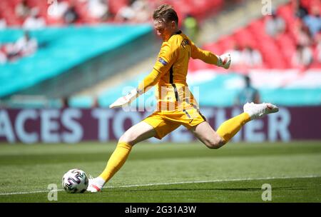 Il portiere dell'Inghilterra Jordan Pickford durante la partita UEFA Euro 2020 Group D allo stadio Wembley di Londra. Data immagine: Domenica 13 giugno 2021. Foto Stock