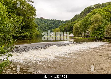 Castello di Bourscheid sul fiume Sûre a Lipperscheid, Lussemburgo Foto Stock