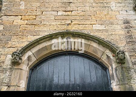 Teste di pietra scolpite, Clark Street Congregational Church Foto Stock