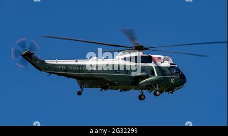 RNAS Cullrose, Helston, Cornwall, Regno Unito. 13 giugno 2021. Sea King VH-3D Aircraft of the Marine Helicopter 1 squadrone assegnato a Presidential Transport Duties credito: Bob Sharples/Alamy Live News Foto Stock