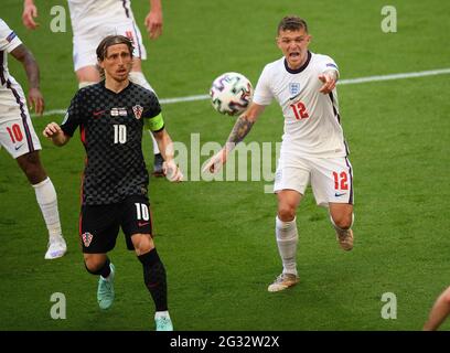 13 giugno 2021 - Inghilterra / Croazia - UEFA Euro 2020 Group D Match - Wembley - Londra Kieran Trippier e Luka Modric durante la partita Euro 2020 contro la Croazia. Credito immagine : © Mark Pain / Alamy Live News Foto Stock