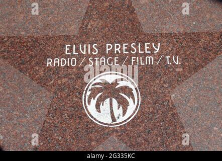 Palm Springs, California, USA 10 giugno 2021 UNA visione generale dell'atmosfera del cantante Elvis Presley's Star sulla Walk of Fame a Palm Springs, California, USA. Foto di Barry King/Alamy Stock foto Foto Stock