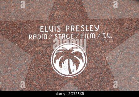 Palm Springs, California, USA 10 giugno 2021 UNA visione generale dell'atmosfera del cantante Elvis Presley's Star sulla Walk of Fame a Palm Springs, California, USA. Foto di Barry King/Alamy Stock foto Foto Stock