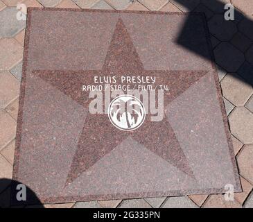 Palm Springs, California, USA 10 giugno 2021 UNA visione generale dell'atmosfera del cantante Elvis Presley's Star sulla Walk of Fame a Palm Springs, California, USA. Foto di Barry King/Alamy Stock foto Foto Stock