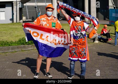 AMSTERDAM, PAESI BASSI - GIUGNO 13: Tifosi dei Paesi Bassi durante la partita del Campionato UEFA Euro 2020 Gruppo C tra Paesi Bassi e Ucraina alla Johan Cruijff Arena il 13 giugno 2021 ad Amsterdam, Paesi Bassi (Foto di Andre Weening/Orange Pictures) Credit: Orange Pics BV/Alamy Live News Foto Stock