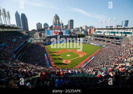 Vista generale del campo progressivo durante una partita di stagione regolare della MLB tra gli Indiani Cleveland e Seattle Mariners, sabato 12 giugno 2021, in Foto Stock