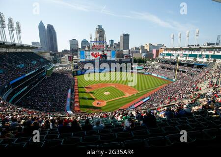 Vista generale del campo progressivo durante una partita di stagione regolare della MLB tra gli Indiani Cleveland e Seattle Mariners, sabato 12 giugno 2021, in Foto Stock